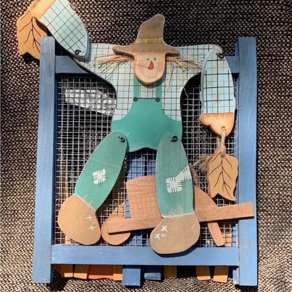 Fall Scarecrow Tabletop Screen - Picture 2 of 8